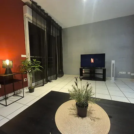 아파트 Large, Spacious, Fully Equipped 4p - 2bedroom - Parking