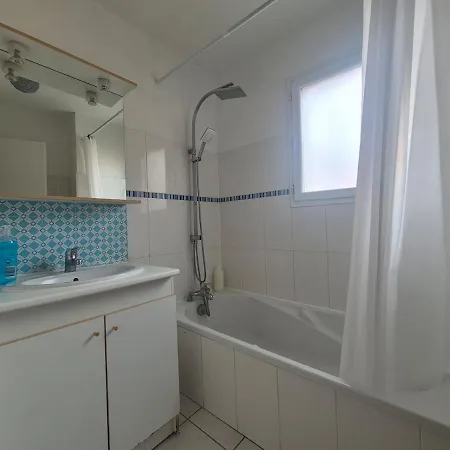Апартаменты Large, Spacious, Fully Equipped 4p - 2bedroom - Parking