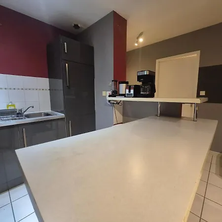 아파트 Large, Spacious, Fully Equipped 4p - 2bedroom - Parking